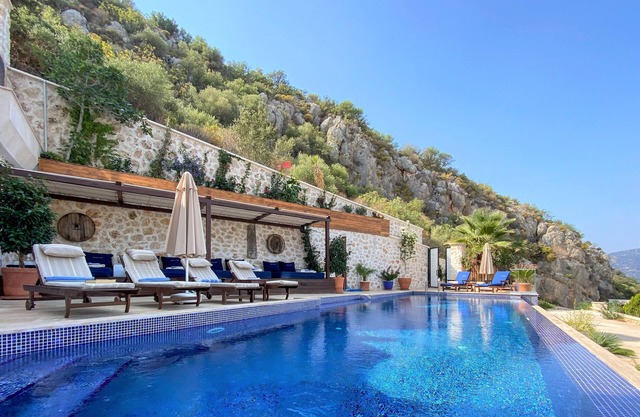 PREMIUM Villa Yar, Huge Private Heated Pool & Jacuzzi. All Rooms Sea View