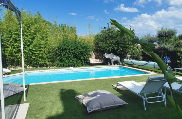 PRETTY AIR-CONDITIONED HOUSE WITH SEA VIEW, GARDEN, SWIMMING POOL, BETWEEN SABLETTES AND TAMARISKS
