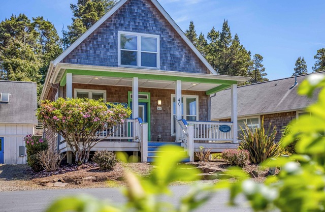 Pretty Bella Beach Home with Large Hot Tub, Ping-Pong and EV Car Charger!