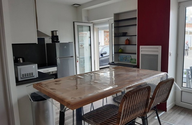 Pretty little house for 2/4 people with floor