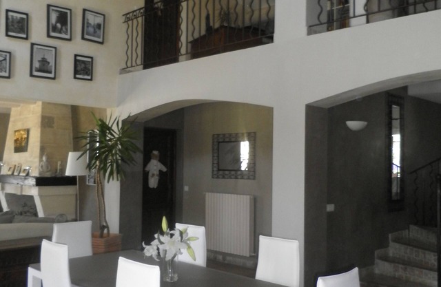 Pretty Provencal farmhouse near Arles