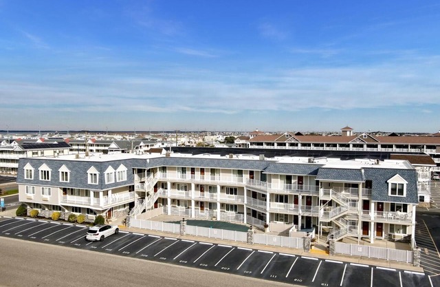 Pretty updated 2bed/1bath unit at the Merrimac Resort Condominiums
