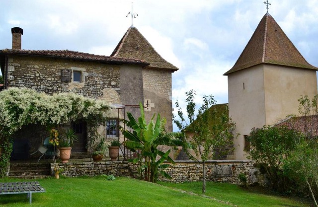 Prieuré du XVème restauré, jardin clos de 2000 m², piscine, cheminée, WiFi fibre, proche église - FR-1-653-219