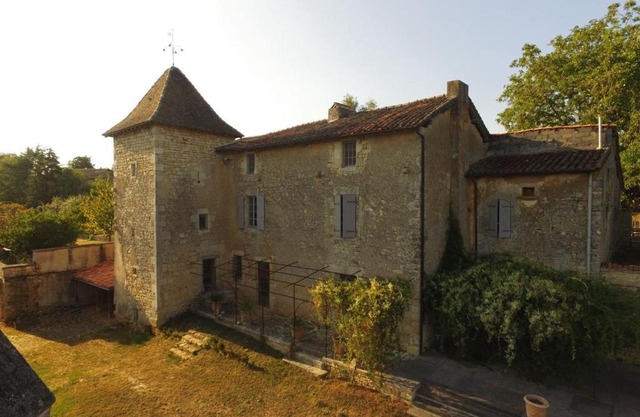 Prieuré restauré avec jardin, charme ancien et commodités modernes, près de l’église à Beaulieu - FR-1-653-145