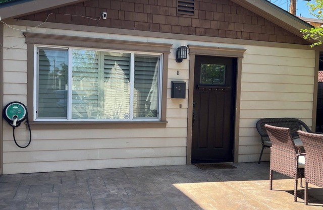 Prime Area w/Yard ~ Close to Studios!