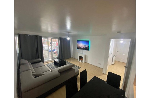 Prime central location 2 bedroom luxury Apartment with Secure parking(6 Guests)