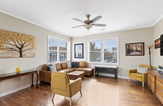 Prime location! Downtown Auburn 2 bedroom open concept Apartment