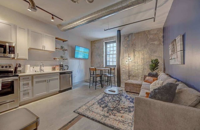 Prime Location | Gym, Hot Tub, Game Lounge, WiFi