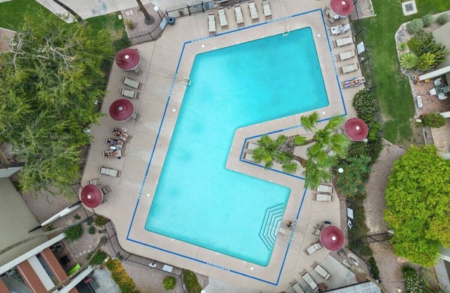 Prime Location Near Old Town! Amenities + Golf and Hiking!