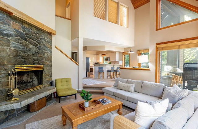 Prime Location | Ski In/Out | Garage | 3BR | Managed By Aloha Whistler
