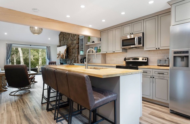 Prime Location Townhouse in EagleVail, perfect for Ski and Summer vacationsn