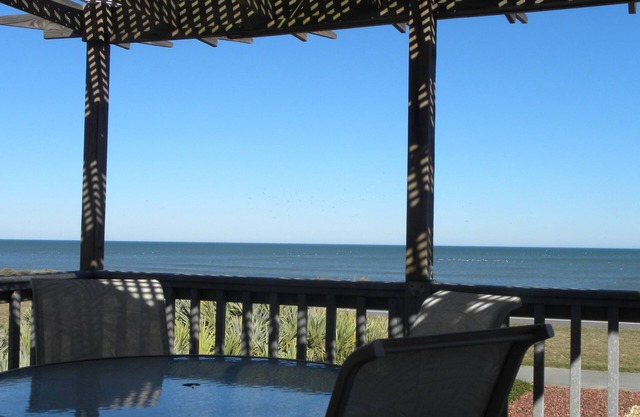 Prime Ocean Front Property 4 BR/3.5 Baths of Fun in the Sun!