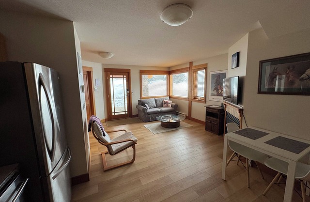Prime ski-in/ski-out in exclusive Sundance Estates