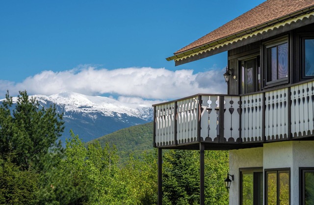 Prime spot & stunning mountain views by Storyland!