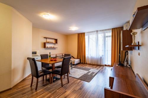 Primrose Apartment with Free Parking
