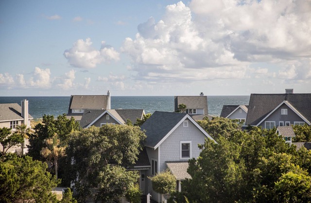 Primrose Cottage - views & breezes on Bald Head Island - 3 minute walk to beach!