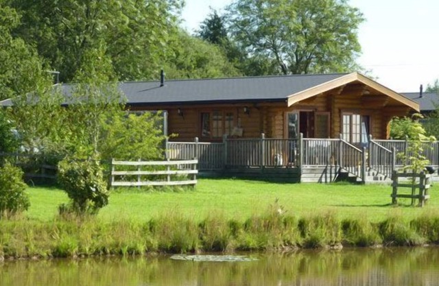 PRIMROSE - sleeps 4 guests in 2 bedrooms