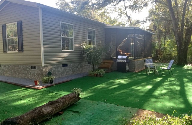 PRISTINE AIR 2 ACRES CLEANSED DAILY BY HUGE OAKS, PALMS AND GULF BREEZES