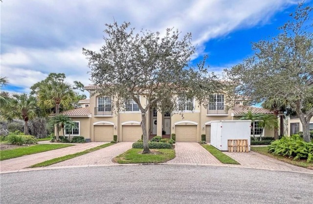 Pristine condo 3 bed/2 bath gated community Ft. Meyers/Estero