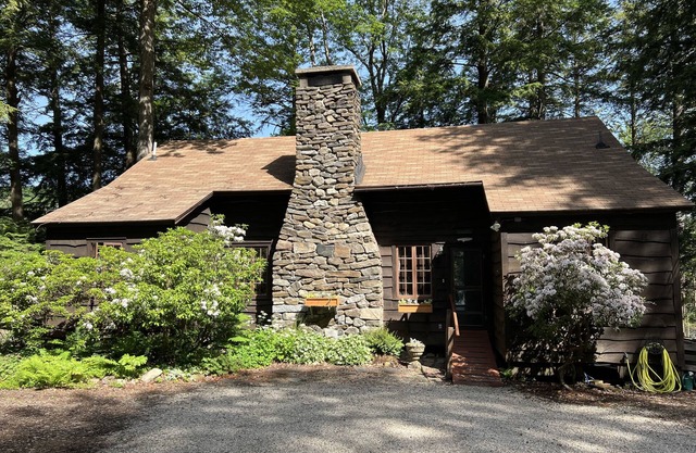 Pristine Private Lakefront Cottage in West Hartland CT - Two Season Rentals