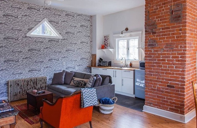 Private 1BR Apartment in Historic Mansion Near Ferry