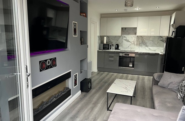 Private 2 bed Apartment - Edinburgh - Sleeps 2 Max