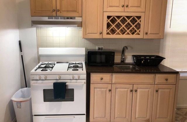 Private 2-bedroom apartment with direct bus to NYC Manhattan only a 5-minute walk away