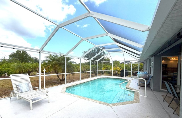 Private 3 Bdrm Home w/Heated Pool Near Beach, Golf and Fishing in Rotonda West