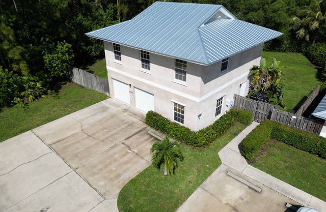 Private 3 bed 2 bath Tropical Oasis Seasonal Rental in Stuart FL