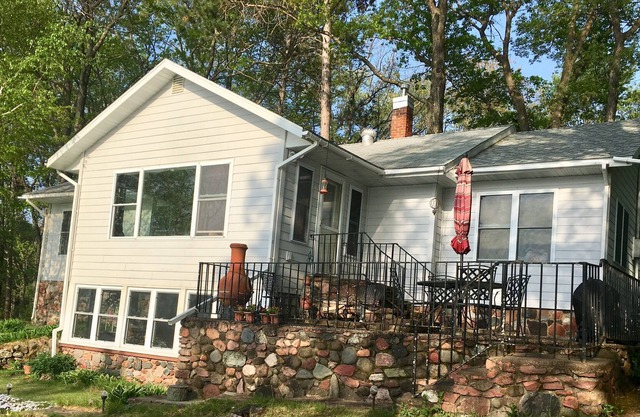 Private 3 bedroom on Spooner Lake with Pontoon