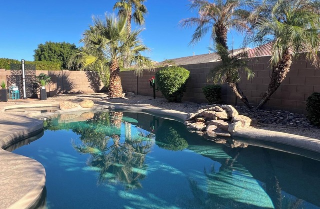 ☀️Private 3 King Bed Desert Oasis, Newly Renovated,outdoor Shower,FREE POOL HEAT☀️