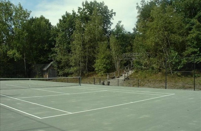 PRIVATE 65 ACRE ESTATE - POOL, TENNIS, PICKLEBALL, 4BRnBOOK JULY OR AUG 2026 NOW
