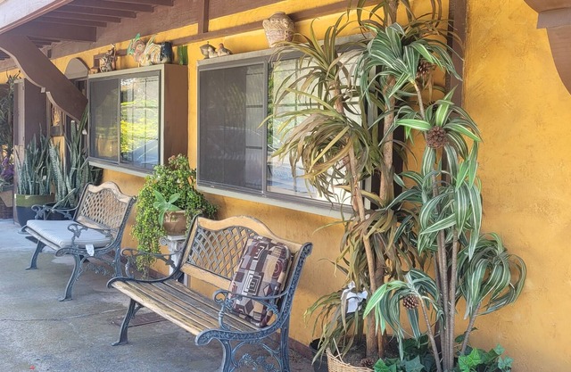 Private and Quite Guest house Attached Close to Fwy 805, 54, and Freeway 5
