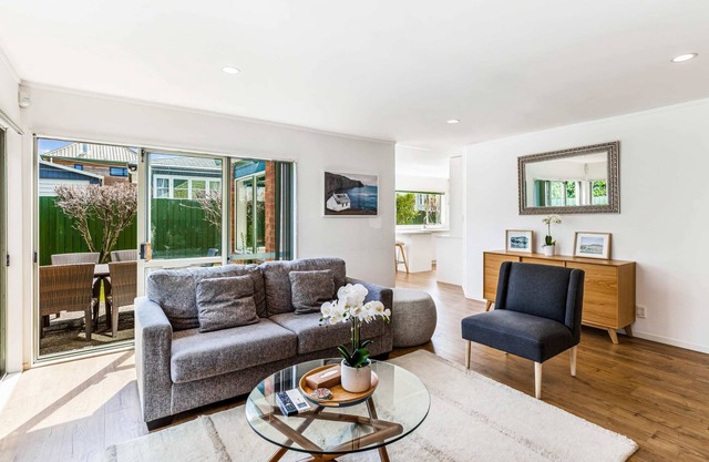 Private and sunny 3-bedroom home with parking