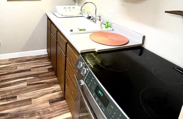 Private apartment with kitchen & laundry in North End - Flexible cancellation!