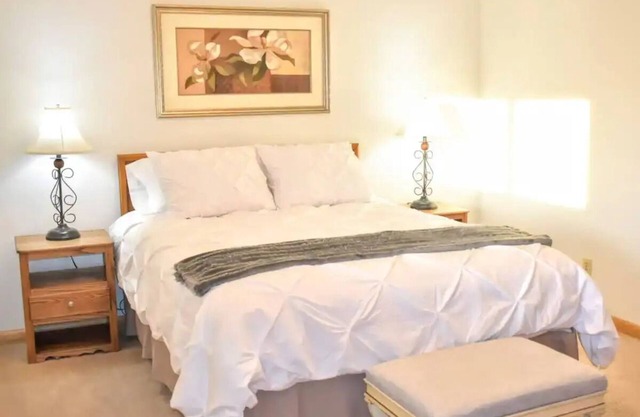 Private Apt w/Washer/Dryer-Parking-Kitchennn