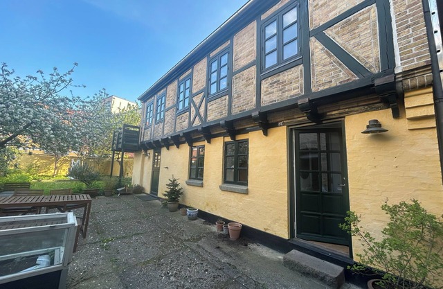 Private back house in central Odense