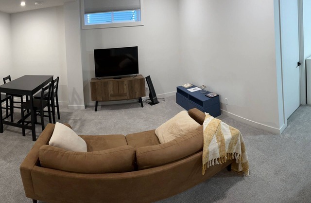 Private Basement close to the Mountains