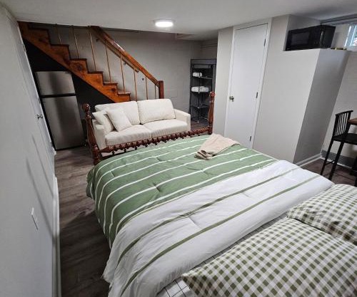 Private Basement with Private entrance and long stay facilities