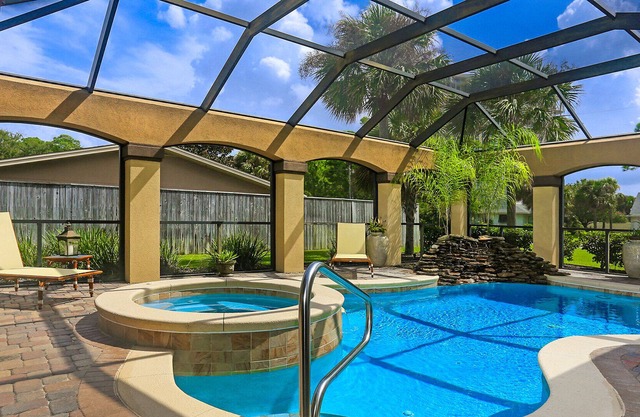 Private Beach Access! ! Heated Pool! 5 Bd/3 Ba home in Destin