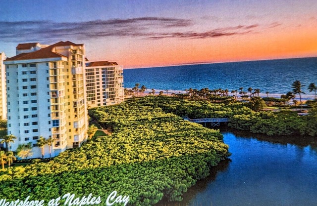 Private beach access! Deluxe Condo with beautiful Gulf and Clam Pass views