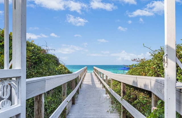 Private Beach, Bikes, Pool, Etc.