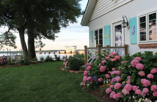 Private Beach Cottage -Labor Day Rate - James River - Ferry End Cottages