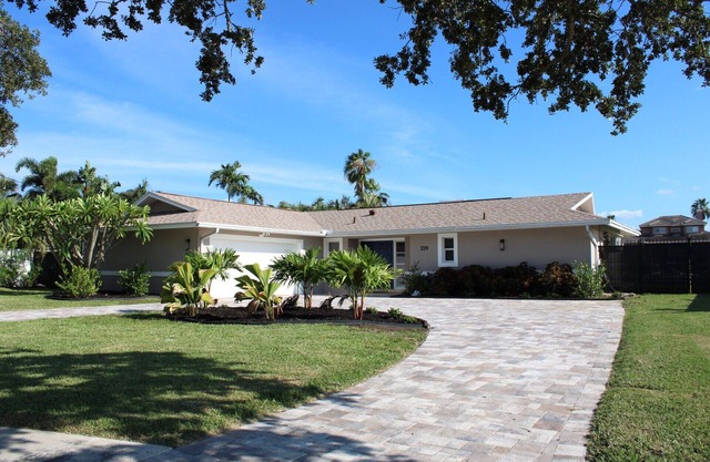 Private beach house, private dock & spa Clearwater Beach intercoastal waterway