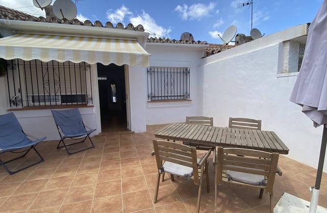 PRIVATE BUNGALOW, QUIET AND 5 MINS TO THE BEACH