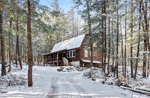 Private cabin on 3Acres with private hot tub! Lake access, Skiing, Snowmobiling!