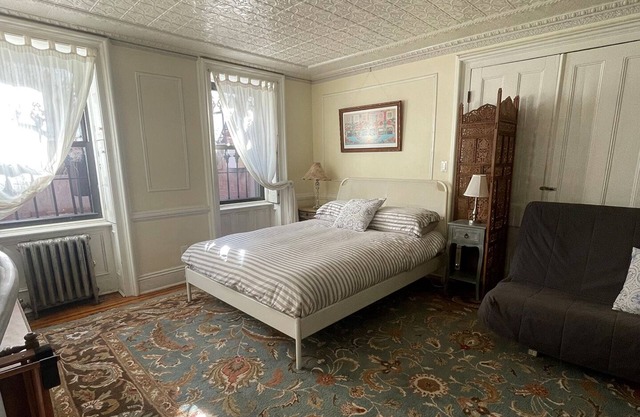 Private & cheerful 1-bedroom garden apartment in Brooklyn townhouse