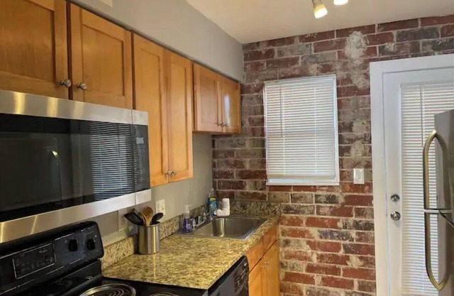 Private condo peaceful condo minutes from GA DOME