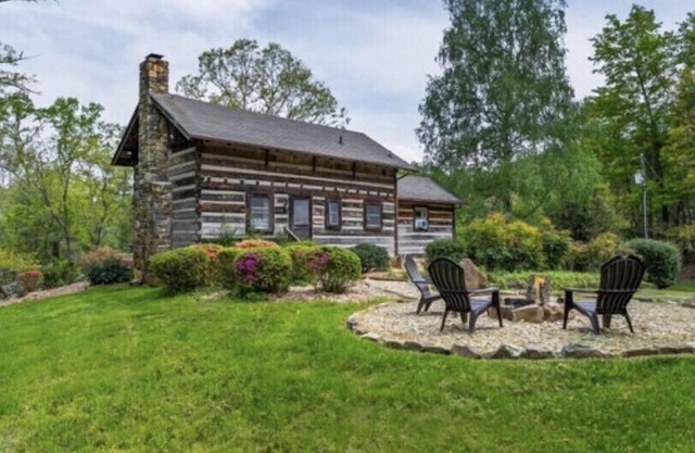 Private & Convenient! 250 acre homestead, horses, ponds, private hiking, creeks
