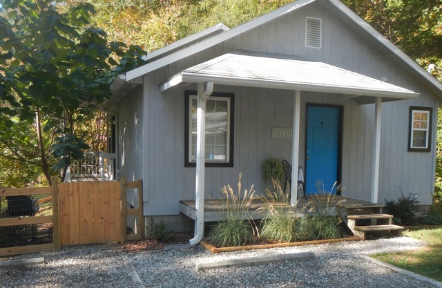 Private Cottage at 3B's Inn Bed Breakfast & Biscuits Asheville, NC